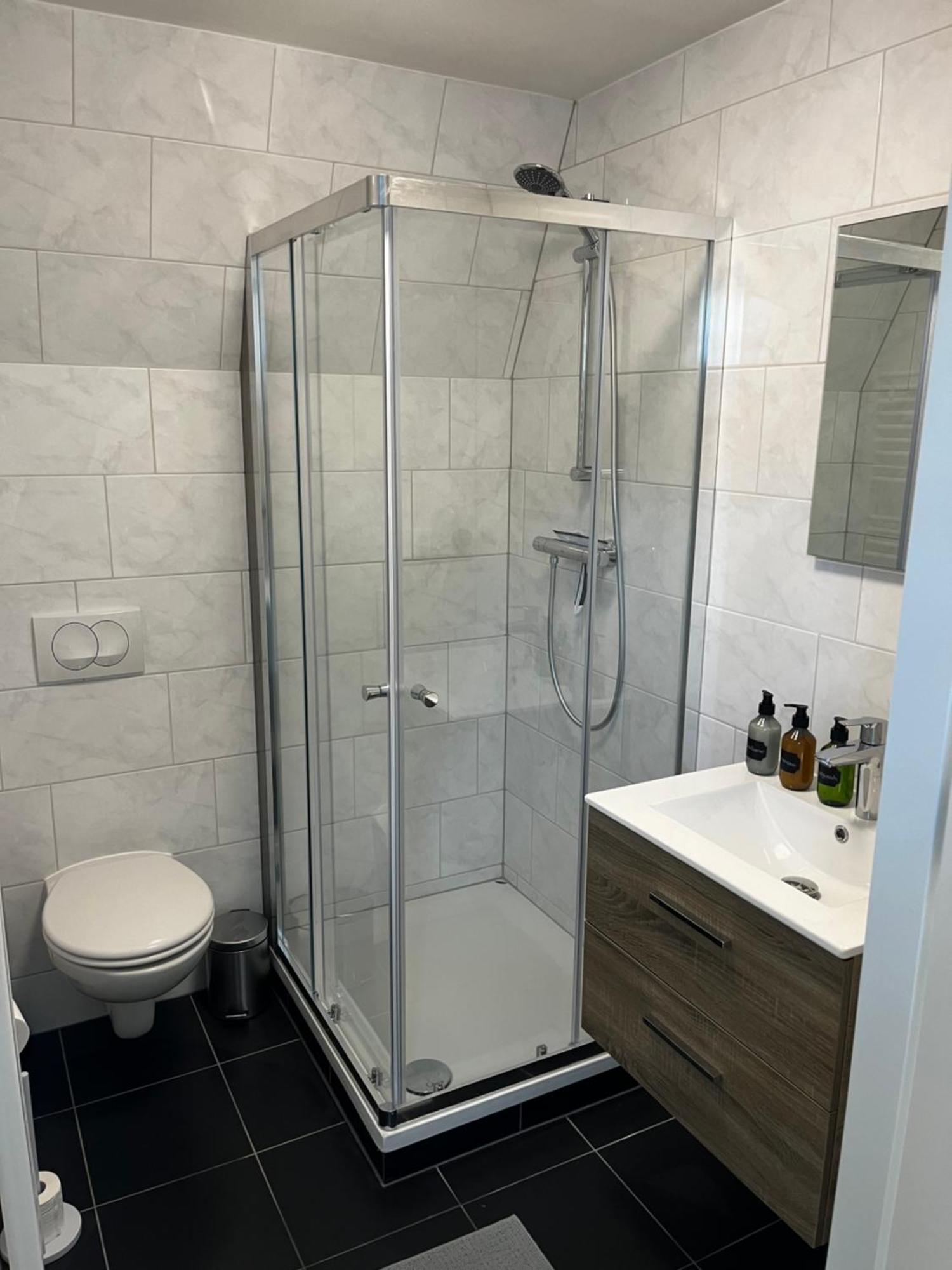Apartement Hotel Stays By Adm Λάιντεν Εξωτερικό φωτογραφία