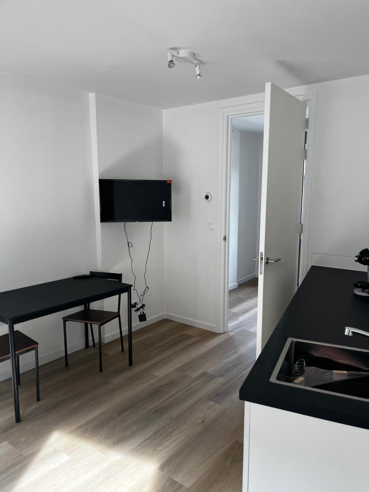 Apartement Hotel Stays By Adm Λάιντεν Εξωτερικό φωτογραφία